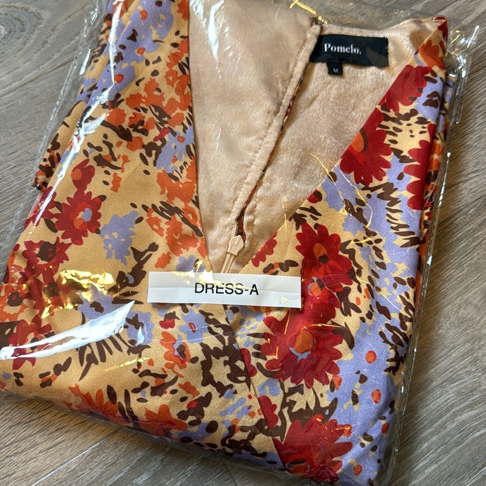 Floral V-Neck Romper ( my holiday romper ) Size M run small - Picture 15 of 15
